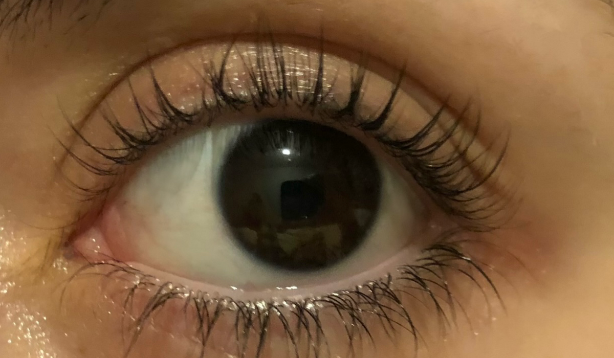 Why Are My Eyelashes Falling Out? Causes of Lash Shedding and Breakage